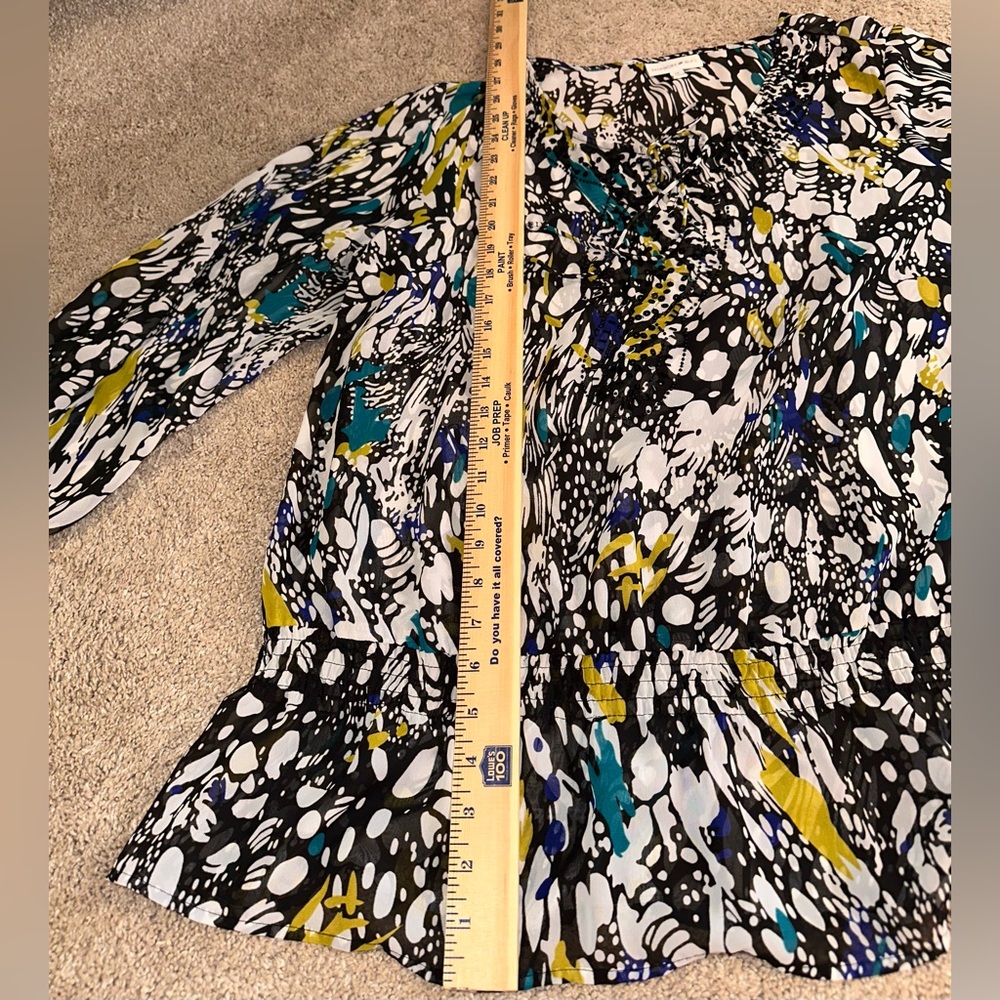 Fashion Bug bold abstract print smocked elastic around the waist. Size 1X - Picture 10 of 10